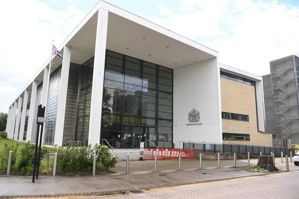 Легет земал нож и осум пати ја избодел жртвата, надевајќи се дека ќе ја замолчи за да си ја спаси сопствената срамота