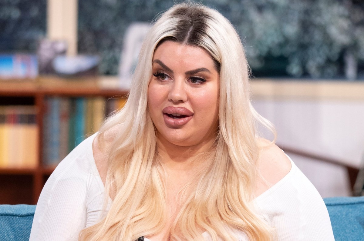 Повеќе мразачи отколку фанови: Коментарите на интернет и заработката од нејзините облини