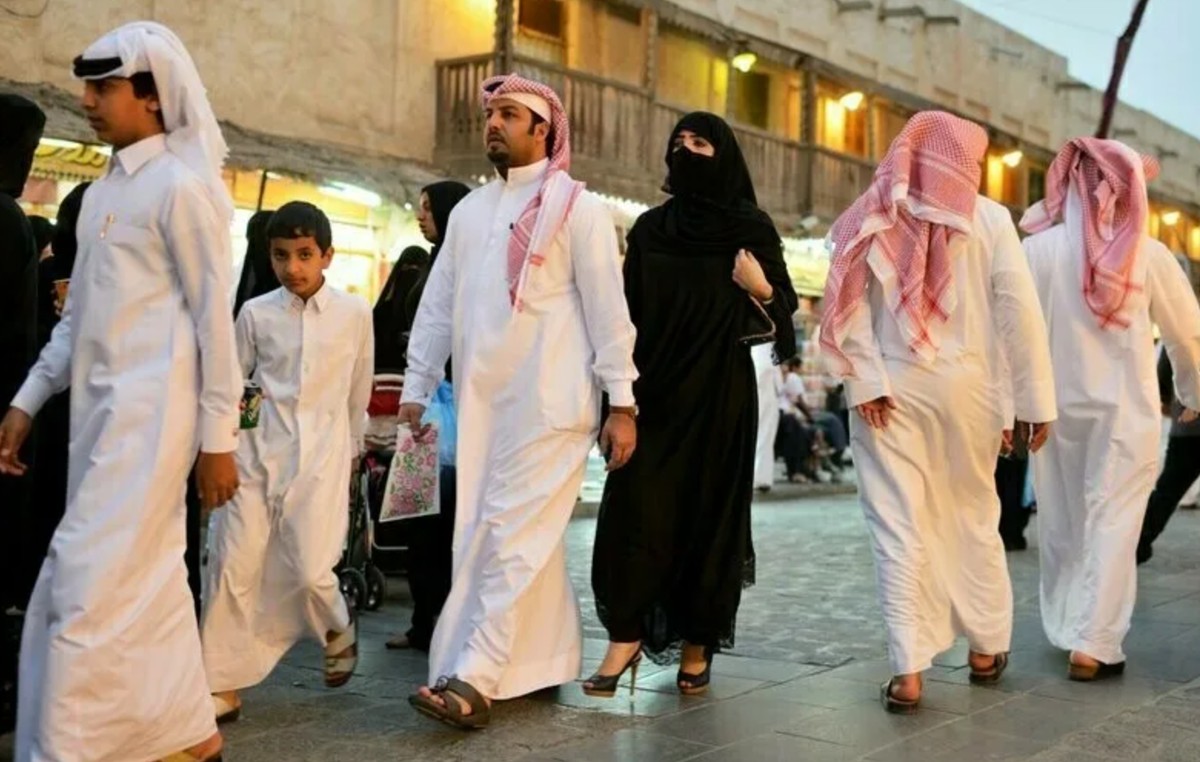 Светскиот фудбалски спектакл во Катар плати со човечки животи – стотици загинаа како робови на сонцето