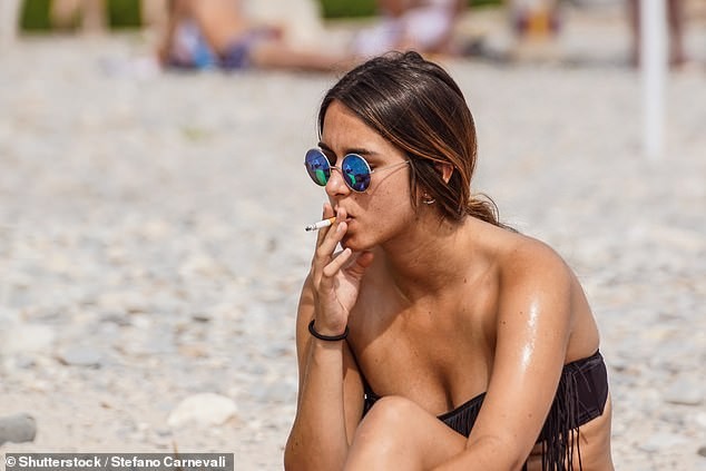 Turistas em choque: Maldivas impõe o primeiro banimento geracional do tabaco