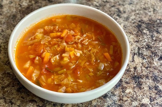 Ho reso la zuppa più densa con un ingrediente semplice che i cuochi amano usare — non è farina né pasta