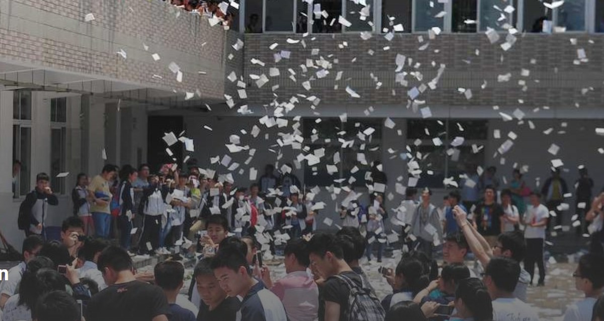 Модерниот скандал: Мамeње и заменети поени на гaoкao во 2020 година