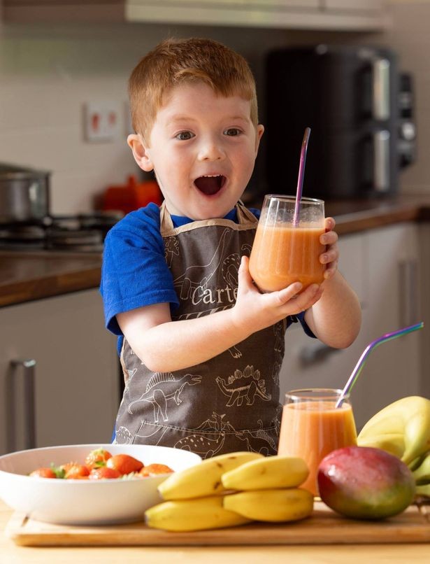 El chef de TikTok de 4 años lanza recetas saludables para niños y son fáciles de hacer