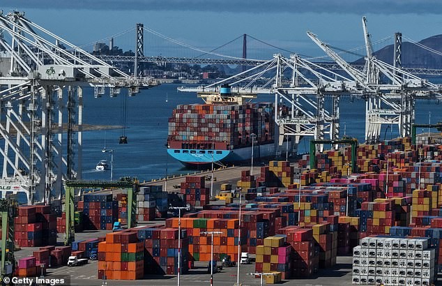 Réactions et enjeux économiques: les tarifs, les déficits et les promesses