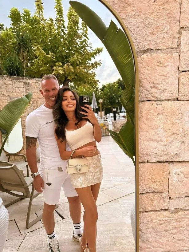 „Велат сум златокопачка бидејќи излегувам со човек постар 31 година, кој ме разгалува, но ова е љубов што не познава граници“