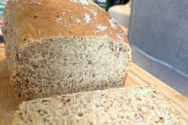 Pane di granaglie in 6 ingredienti con impasto minimo e risultato perfetto ogni volta
