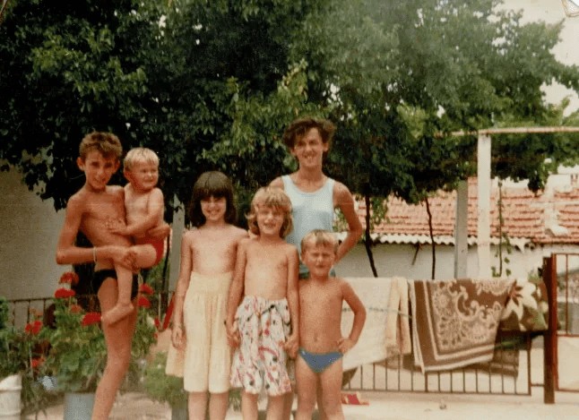 Овие луѓе може 30 години да живеат меѓу нас: Наши пријатели, соседи, пратеници – можеби ги среќаваме секој ден