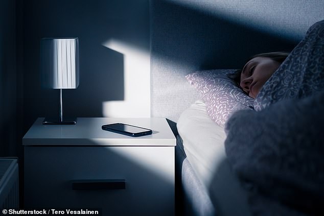 Ujawnione pięć rzeczy, których nigdy nie zobaczysz we śnie i dlaczego – w tym twój telefon