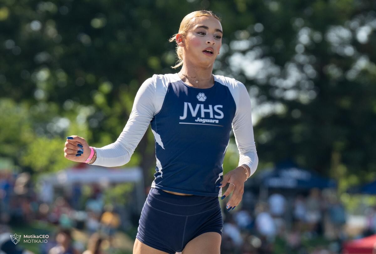 Директор во средно училиште во САД ги моли родителите да не протестираат против трансџендер играч на ривалскиот одбојкарски тим