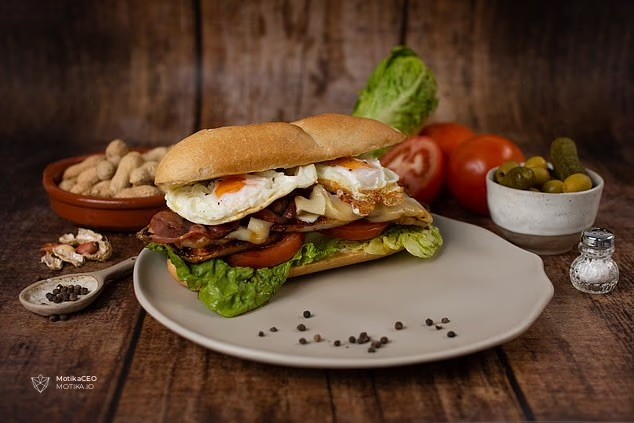 Чивито од Уругвај – сочно говедско месо, сирење и јајце за прав мерак