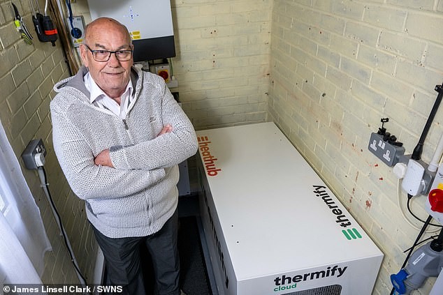 Британска двојка го загрева својот дом за само 40 фунти месечно – тајната е дата-центар во нивната градинарска бара