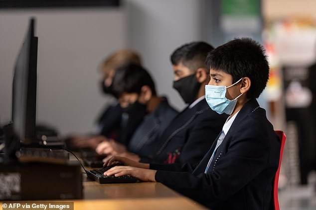 Traición a nuestros hijos ante el Covid la investigación revela que los confinamientos detuvieron la infancia y el cierre de las escuelas tendrá efectos duraderos