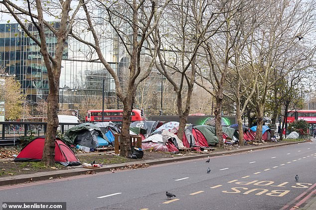 Од шок до очај: Се враќам во Лондон по една година во природа и набљудувам распад на општеството уште од 7 часот наутро