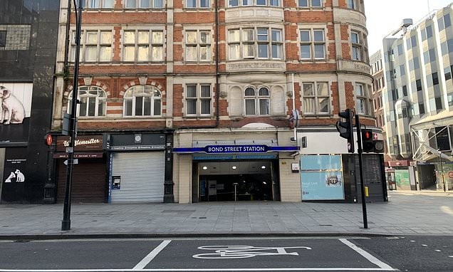 Дрога и очај среде луксуз: Уште една сцена од улиците на Лондон во зората