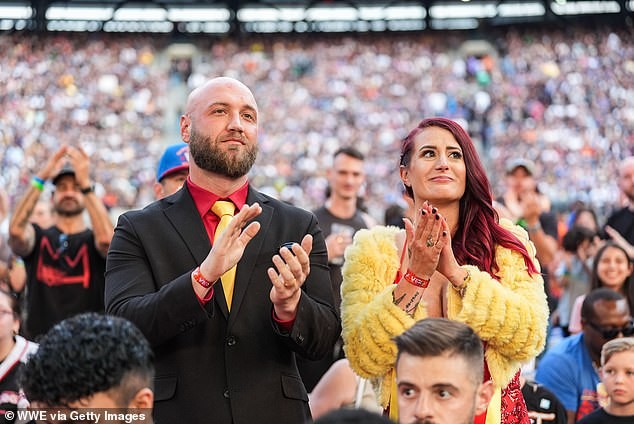 Nick Hogan admite a possibilidade de seguir os passos do pai no wrestling