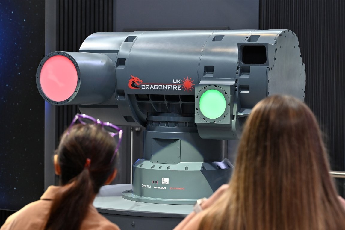 Британската армија користи разорен ласер за да ги уништи агресивните дронови – револуција во воената технологија и заштита