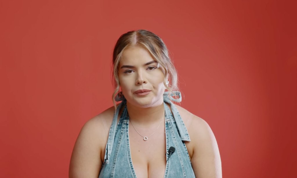 Девојка од мал град преживува страв и несигурност – татко и се повлекува од политиката поради вмешаноста во шоуто