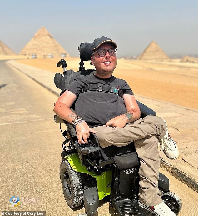 Многу проблеми поради инвалидитетот: Расипана количка и хотел кој не бил достапен