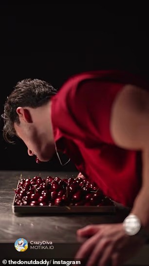 Антони е благодарен за славата, но инспирацијата му е уметноста – а шегите со фановите остануваат негов заштитен знак