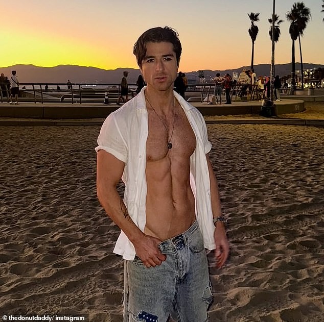 Несекојдневни барања – од чорапи до OnlyFans, но  „Donut Daddy“ одбива да попушти пред фетишите на своите обожаватели