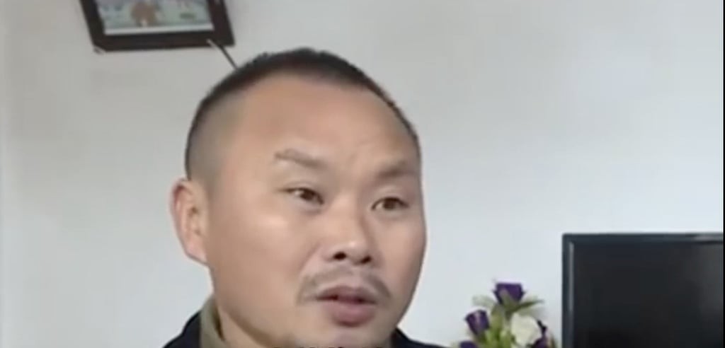 Сопругата го одбива Хуанг, го испраќа на работа и бара пари по секоја цена