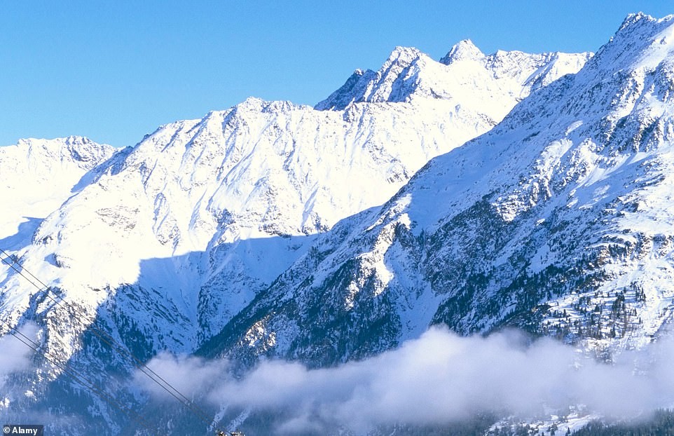 Ледничкиот ски-центар отворен неодамна, пред само неколку недели млад белгиски скијач тешко повреден без кацига