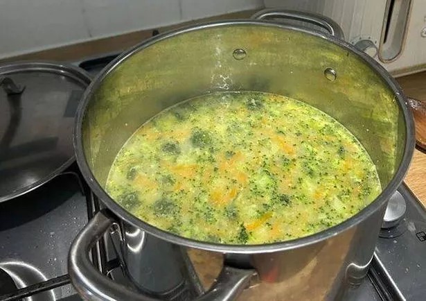 Zuppa virale di broccoli e cheddar due parole mi bastano