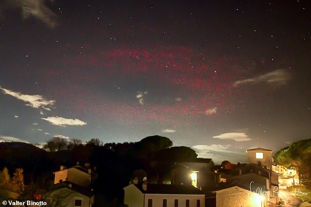 El fotógrafo Valter Binotto y dos halos rojos en Possagno en dos años