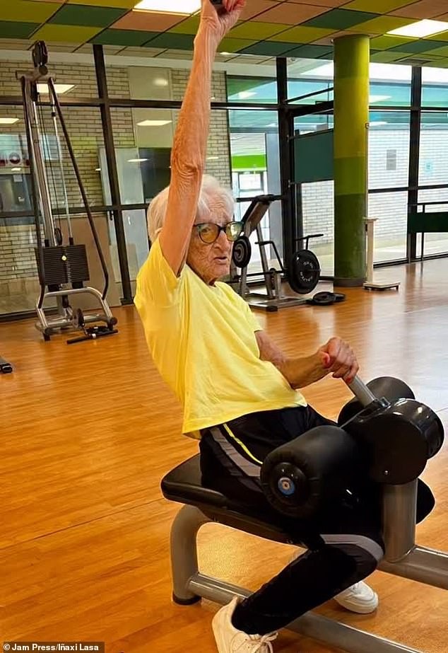 À 94 ans, elle commence la musculation pour renforcer ses os et ralentir la démence