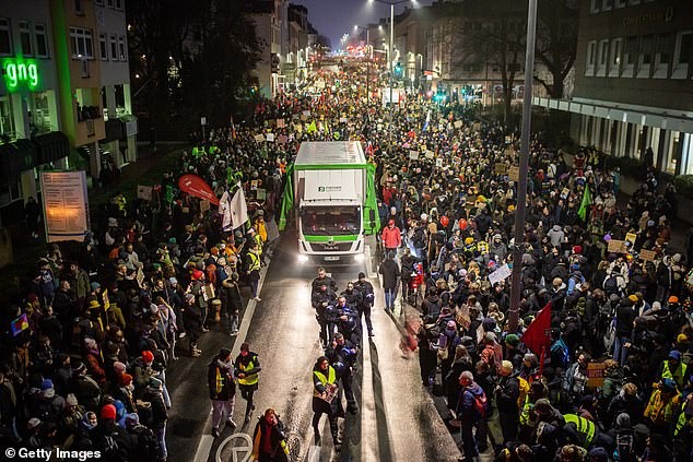 Generation Germany replaces the Young Alternative and tighter oversight planned