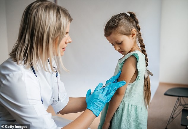 Rischi reali e contesto scientifico: myocardite, infezione e confronto vaccino