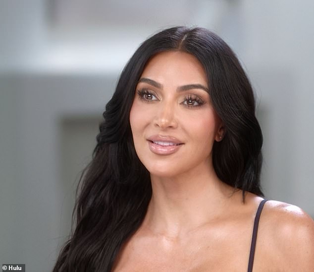 Теории на заговор или вистина? Ким Кардашијан тајно подготвува продажба на мозочни чипови на наивни Американци