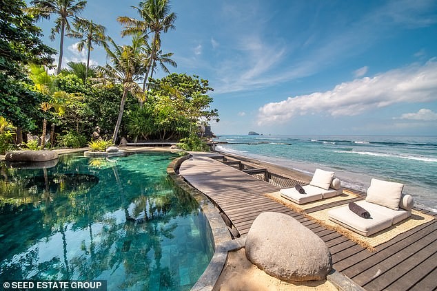 Внатре во луксузниот ресорт „за возрасни“ на Бали, омилен на светските диџеи - со базени на тројно ниво во салонот подземен ноќен клуб и магичен одмор без телефони