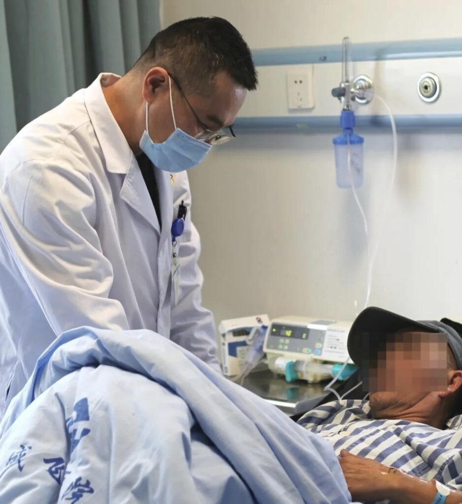 Неуспешни обиди за вадење: металот е премногу лизгав за стандардни инструменти