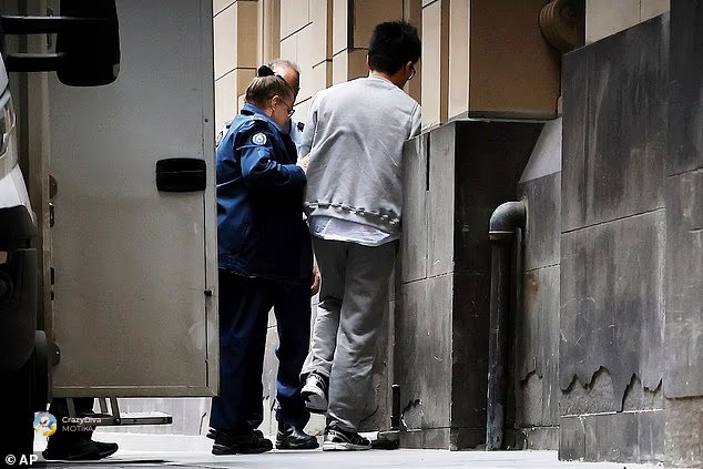 Млад доктор осомничен за инсталирање тајни камери во тоалетите на три главни болници во Мелбурн