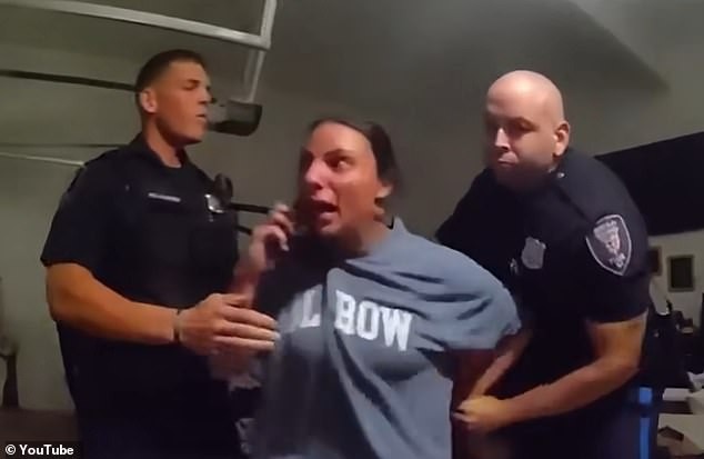 Полицајка која ги обвинила колегите за вознемирување фатена како го оштетува домот на поранешното момче откако дознала дека има нова девојка