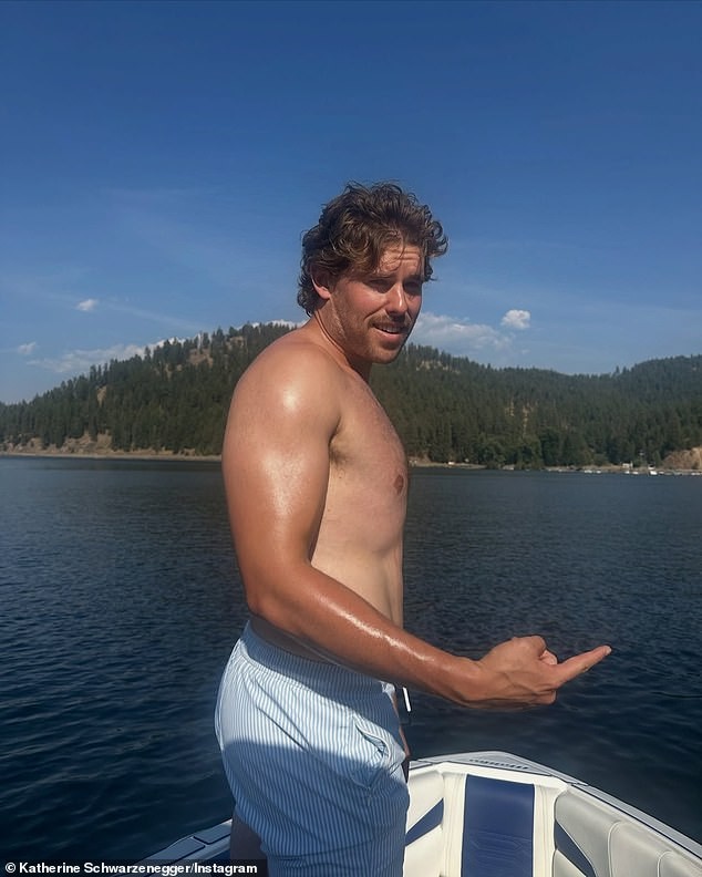 Сложените семејни односи на семејството: Баена останува на страна од семејните настани