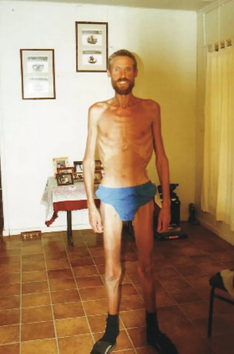 71 days in the desert: thirst, dew, raw meat and improvised shelters