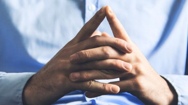 Les gestes illustrateurs expliquent pourquoi certains gestes renforcent l'impact