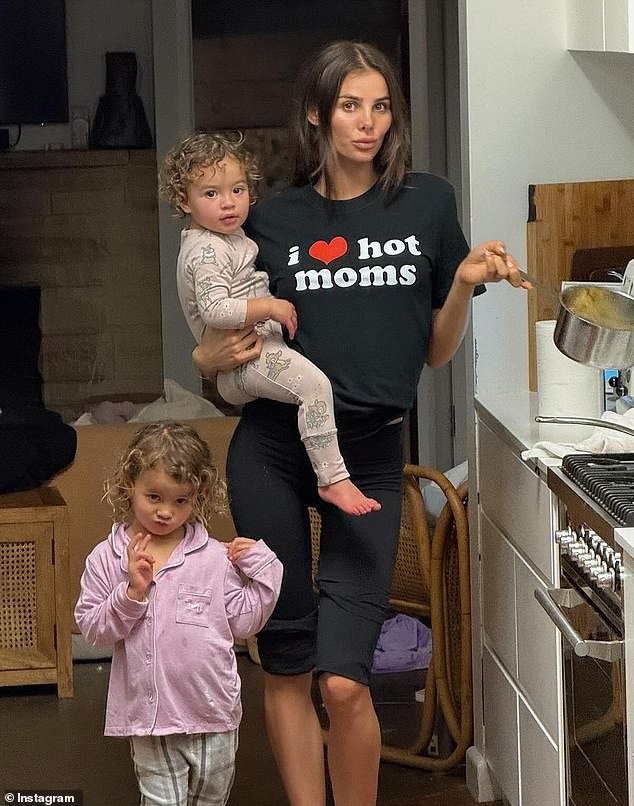 Добредојде во декемвриската драма: Некои ја поддржаа, други ја молеа да го премести уште повеќе