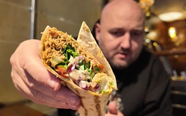 Dzień pierwszy: śniadanie za 2,99 £ i lunch z festiwalową pizzą za 7,96 £