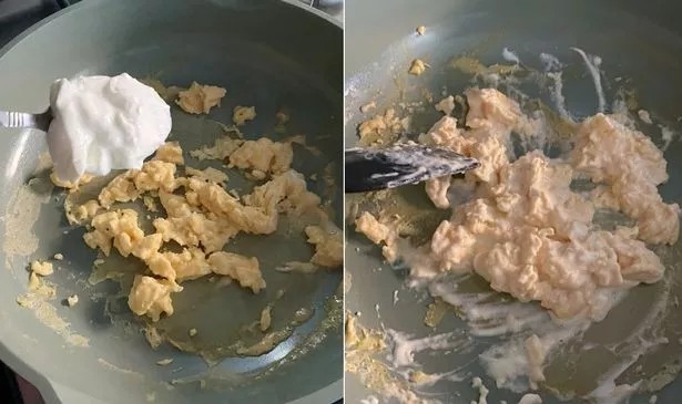 Клучниот момент: тргнете јајцата од огнот и додадете лажица грчки јогурт