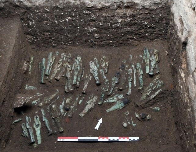 225 Ushabti-Figuren in einer Grabkammer – eine spektakuläre Entdeckung in Tanis