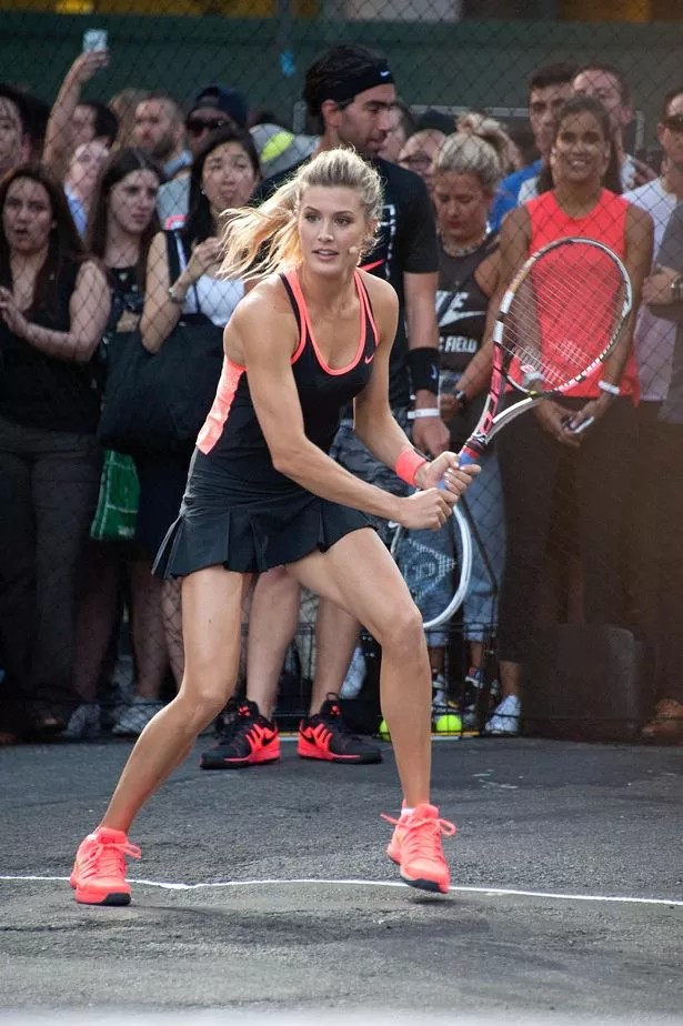 L'ancienne star du tennis la plus sexy du monde éblouit New York dans un haut transparent après sa retraite