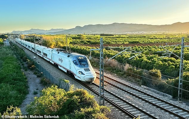 Вкусовите на Шпанија се магнет што не се заборава – од пинчоси до Падрон пиперки и омиленото пиво на Крис