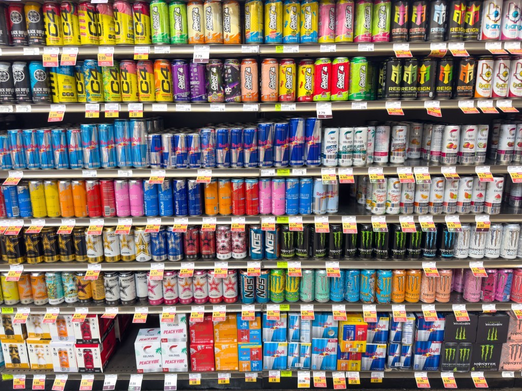 „Пиев по 8 енергетски пијалоци на ден и едвај преживеав – еве што се случи кога моето тело колабираше поради оваа навика“