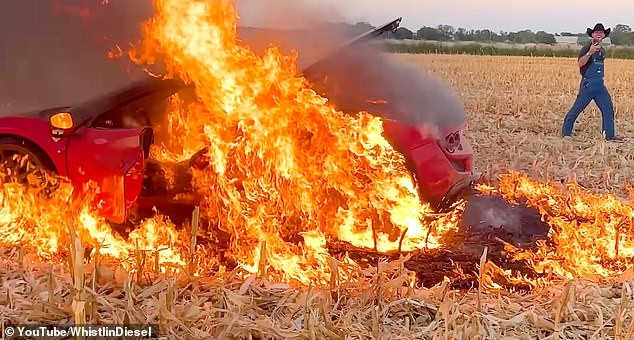 Der Ferrari als Klickvehikel: Durability-Test endet im Feuer