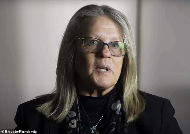 Лиам Нисон јавно се спротивставува на обвинувањата за антиваксерски ставови поради нараторотската улога во контроверзниот документарец за фармацевтската индустрија