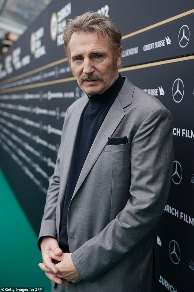 Neeson als Erzähler des umstrittenen Dokufilms Plague of Corruption