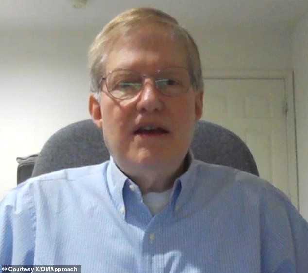 Офицер на владина разузнавачка служба открива дека по истрагата за НЛО, мистериозно суштество-волк се појавило во неговиот дом